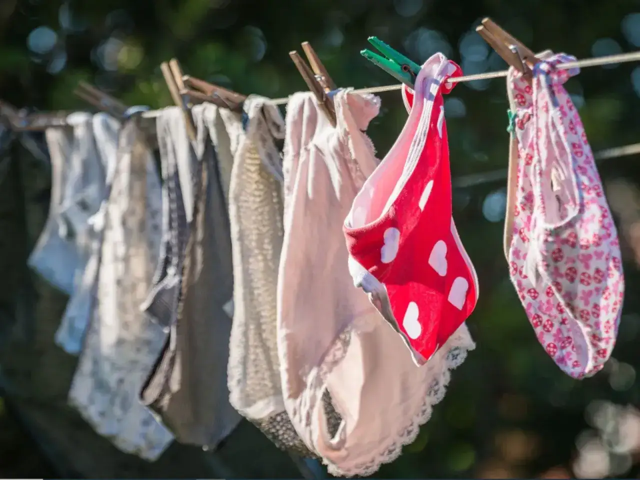 Czy Polacy zmieniają bieliznę codziennie? Dane i porady eksperta.