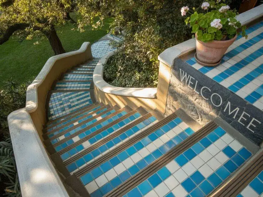 Co na schody zewnętrzne zamiast płytek - najlepsze alternatywy i porady