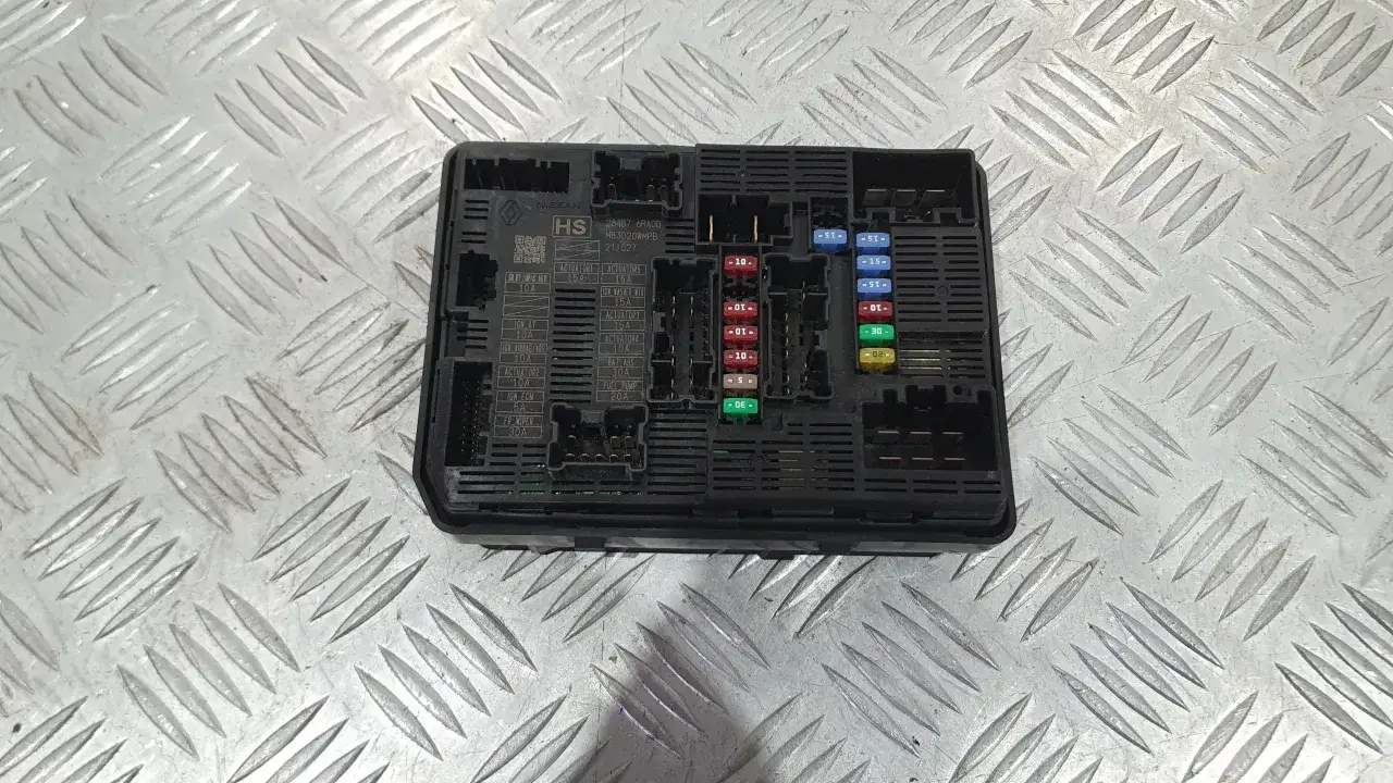 Kompletny opis bezpieczników w Nissan Qashqai - lokalizacja i funkcje