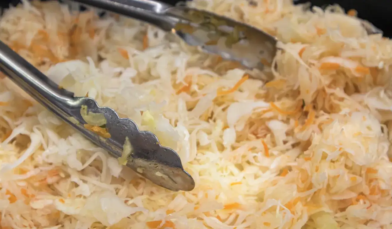 Czym się różni kapusta kiszona od kwaszonej – poznaj kluczowe różnice