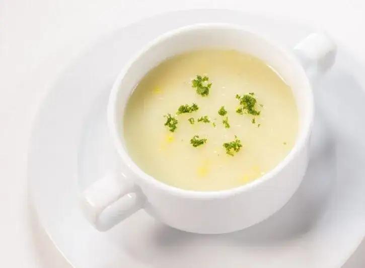 Minestra di Semolino: Ricetta Perfetta, Trucchi Anti-Grumi e Varianti