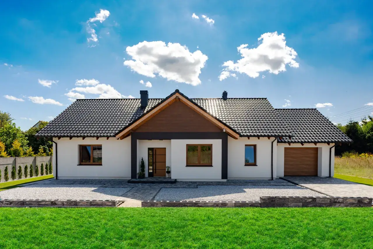 Elewacja do białych okien: Jak wybrać idealny kolor? Poradnik