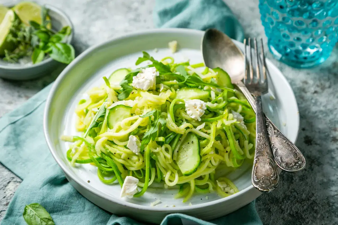 Jak zrobić makaron z cukinii – zdrowy przepis na niskokaloryczny posiłek