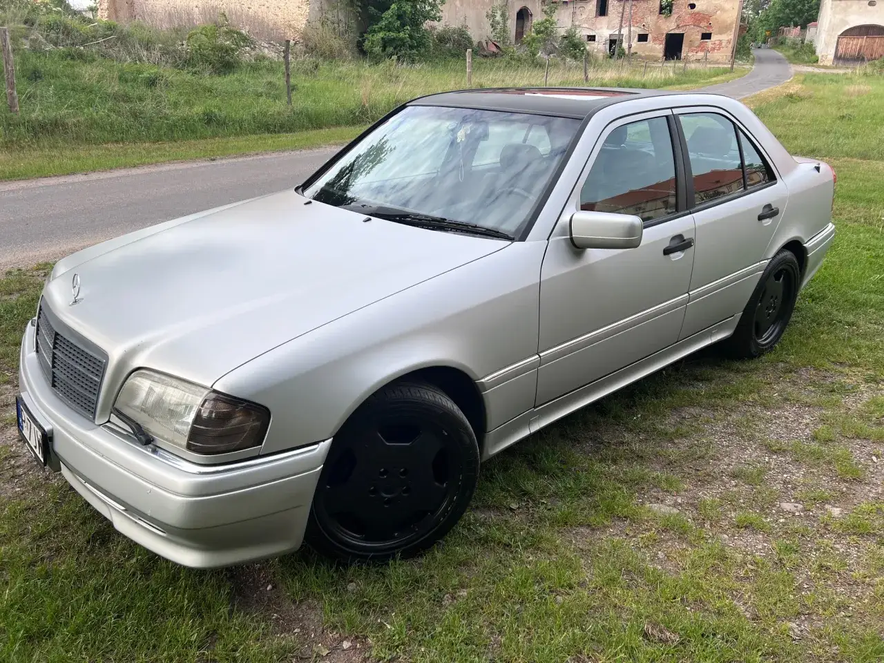 Mercedes-Benz C-Class W202: kluczowe informacje, specyfikacje i opinie