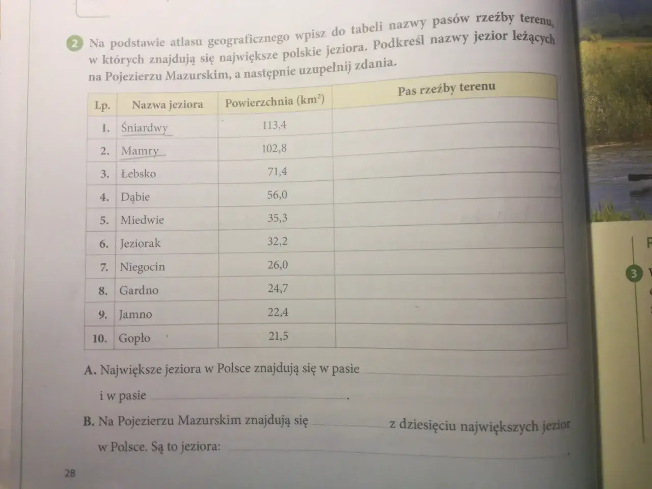 Na jakim pasie rzeźby terenu leży jezioro Niegocin w Mazurach?