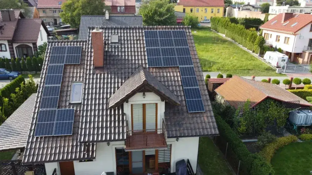 Gaz czy fotowoltaika: Co wybrać, aby zaoszczędzić na energii?