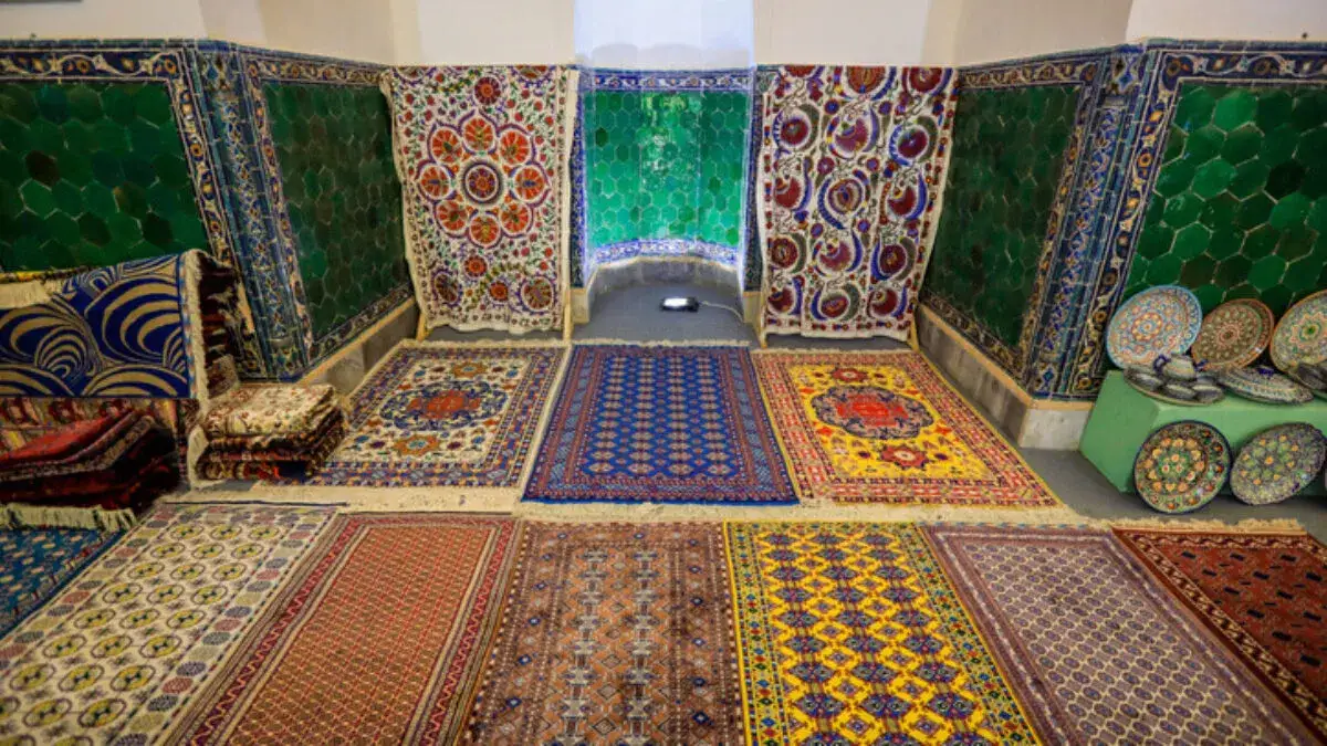 Jak rozpoznać dywan jedwabny: cechy, testy autentyczności i porady