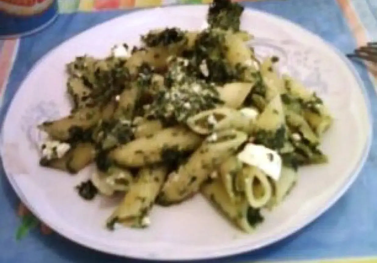 Penne ze szpinakiem i fetą – szybki przepis na zdrowy obiad