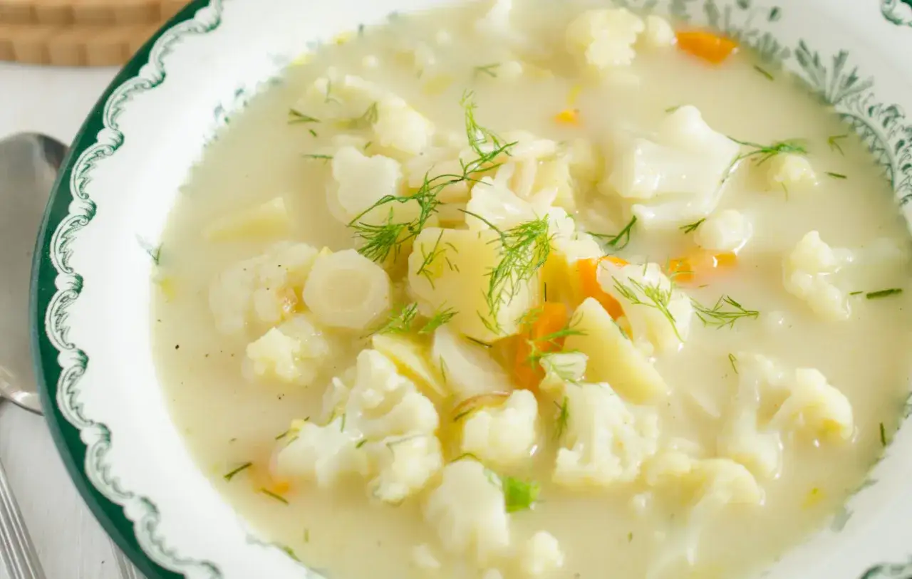 Zioła, które przemienią twoją zupę kalafiorową w kulinarny hit