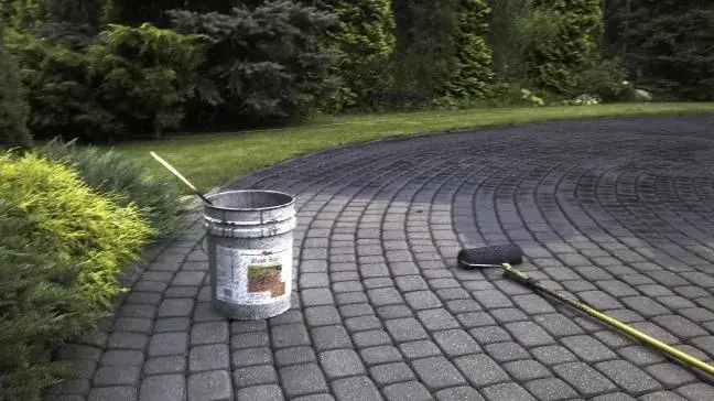 Jak malowanie betonu na zewnątrz może zmienić Twój taras w raju?