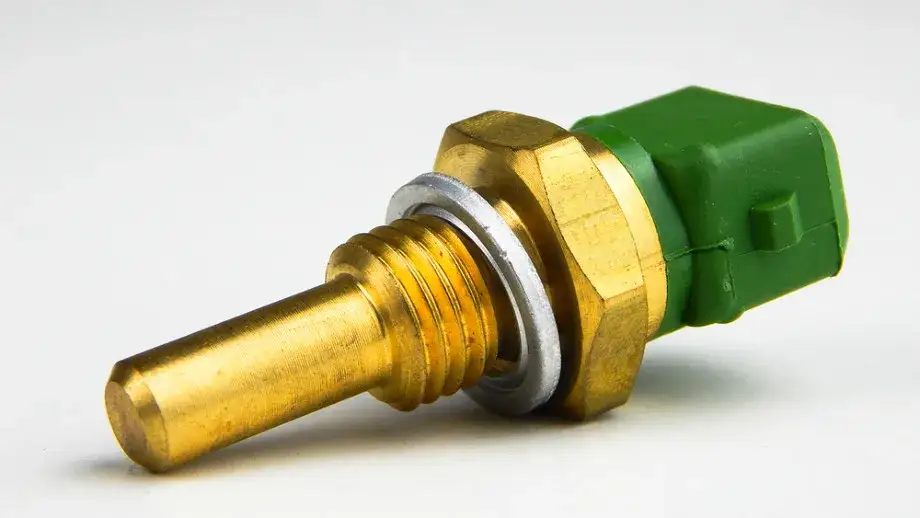 Jak sprawdzić czujnik temperatury silnika i uniknąć kosztownych awarii