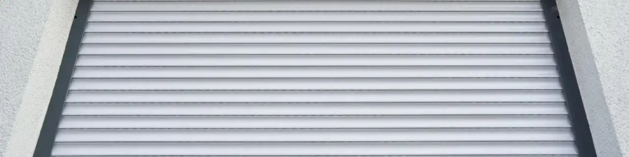 Jak opuścić rolety zewnętrzne ręcznie – proste sposoby na trudności