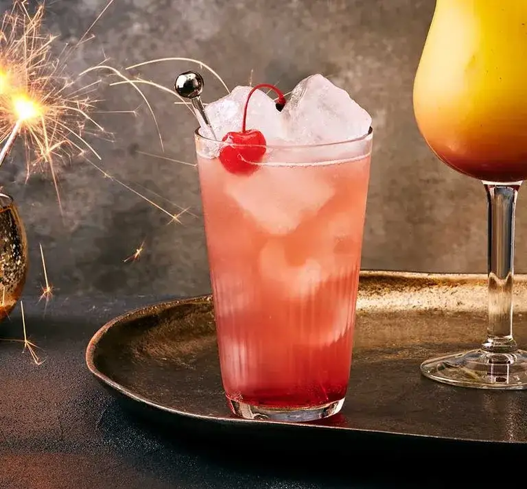 Odkryj sekrety drinka Shirley Temple: przepis, historia i wariacje