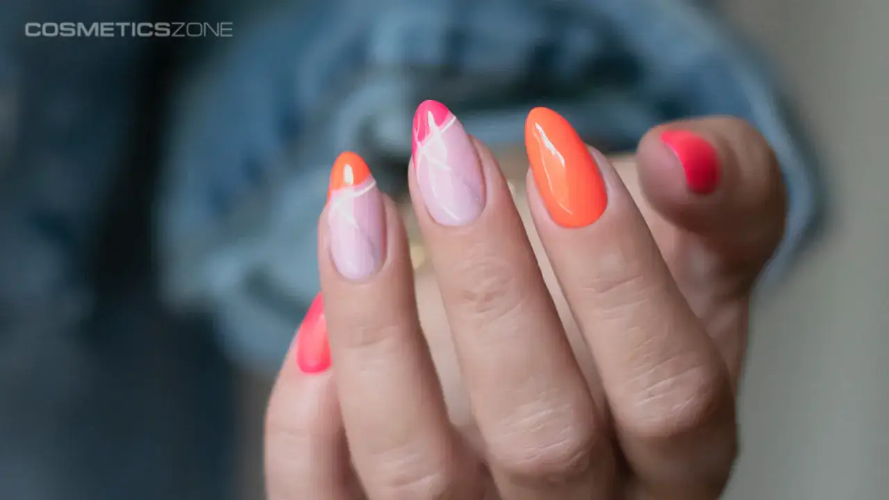 Kolorowe lakiery hybrydowe we french manicure - poznaj letni trend stylistek