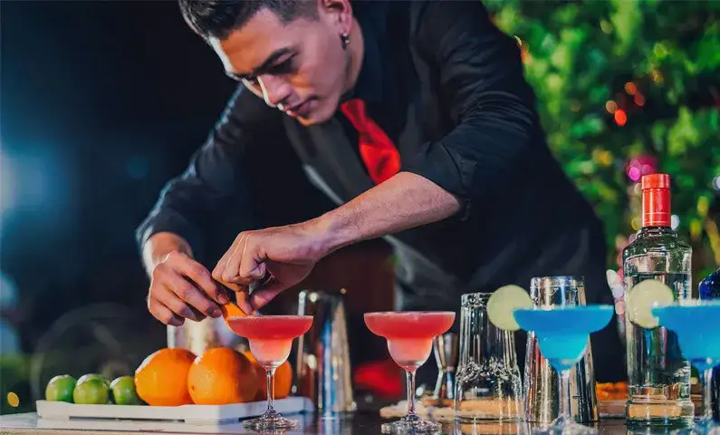 Najlepsze miejsca na drink w Warszawie, które musisz odwiedzić