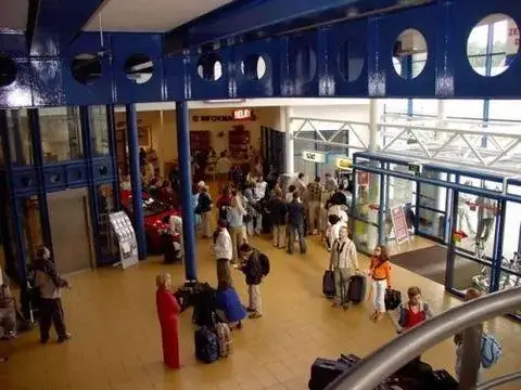 Czy jest lotnisko w Szczecinie? Sprawdź ważne informacje i loty