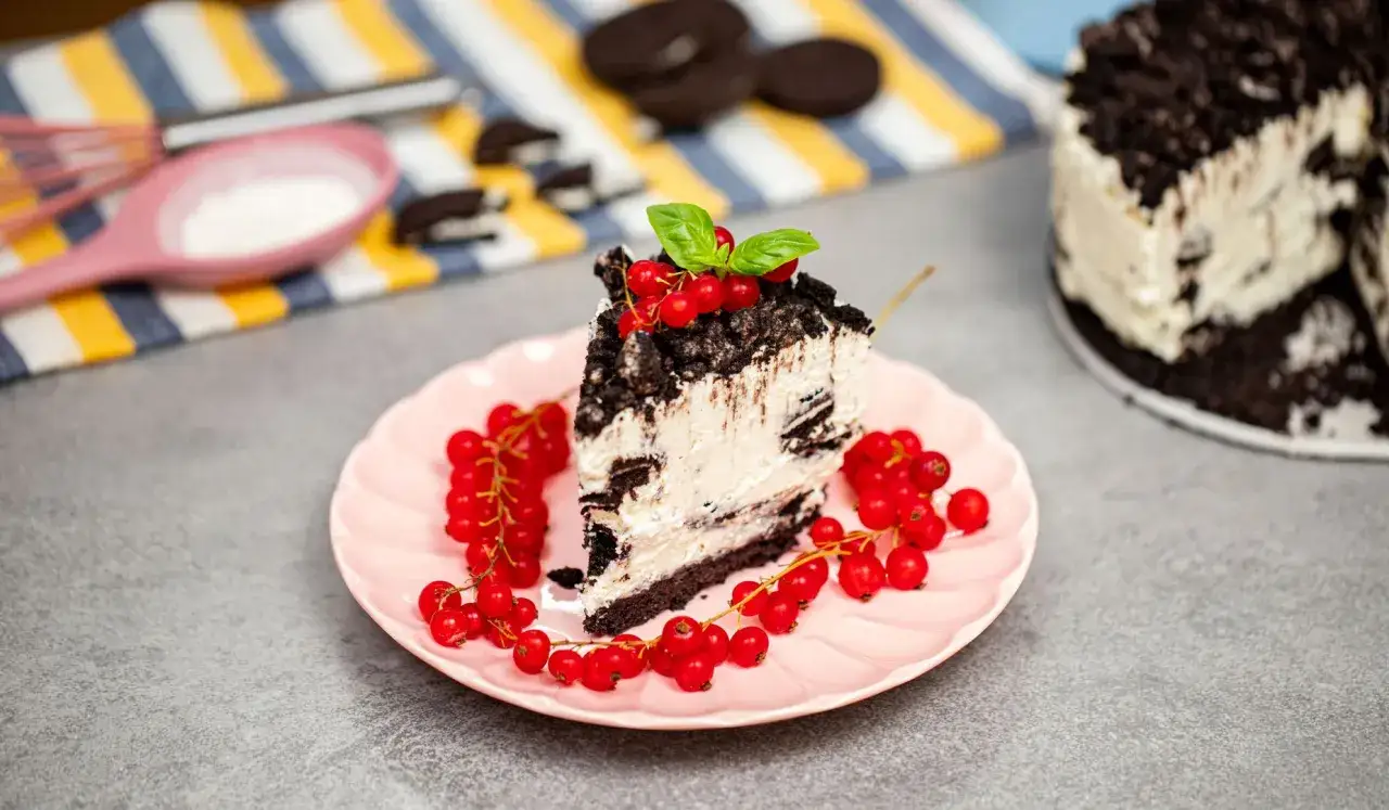 Prosty przepis na ciasto Oreo bez pieczenia, które zachwyci każdego
