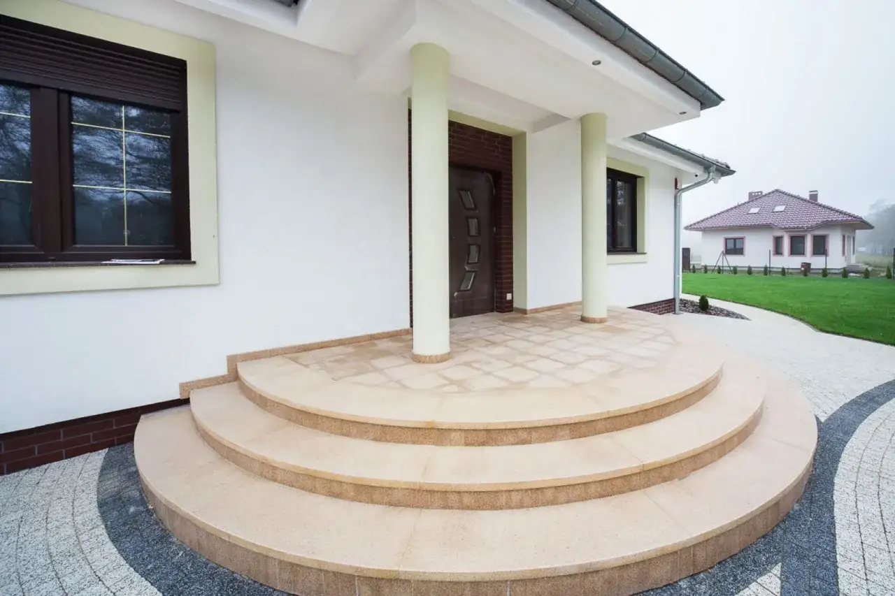 Profesjonalne schody zewnętrzne krok po kroku. Uniknij kosztownych błędów projektowych