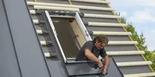 Montaż okien dachowych: wszystko o pozwoleniach i wymogach prawnych