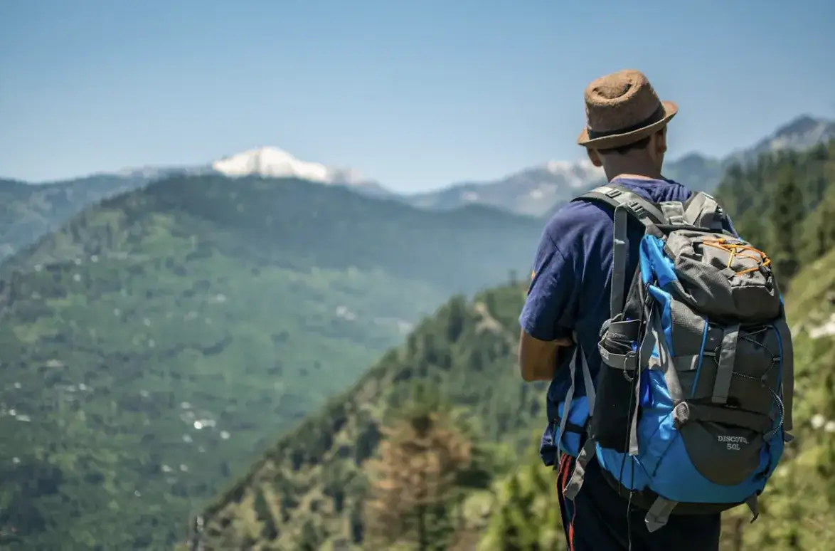 Co spakować do plecaka turystycznego na wyjazd w góry? Podpowiadamy