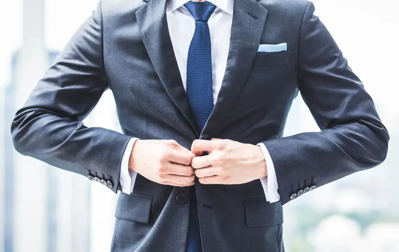 Ile kosztuje garnitur męski? Poznaj ceny i zaoszczędź na zakupie