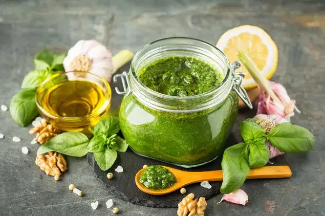 Czy pesto można jeść na zimno? Odkryj jego smak i zastosowanie