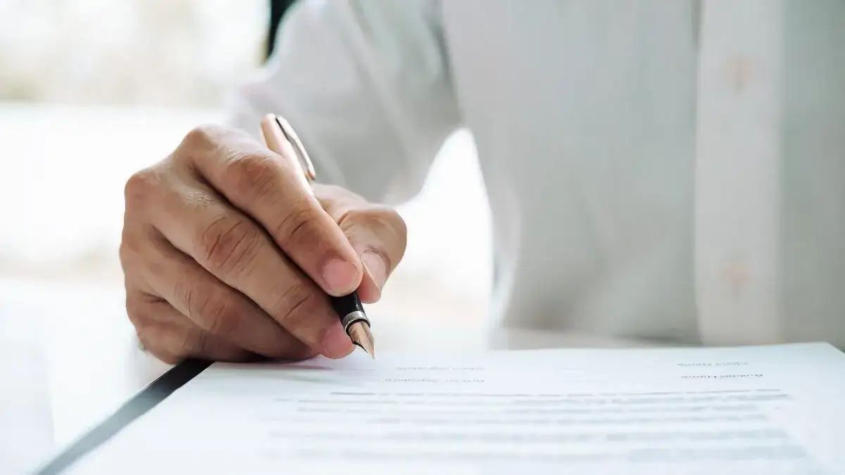 A nombre de quien poner un contrato de alquiler para evitar problemas legales