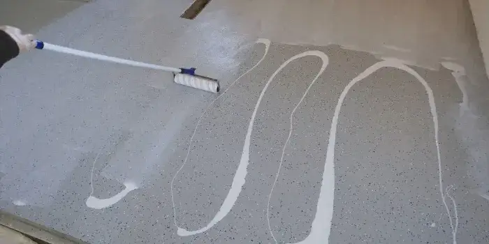 Najlepsza farba do betonu na zewnątrz wodoszczelna – klucz do trwałości!