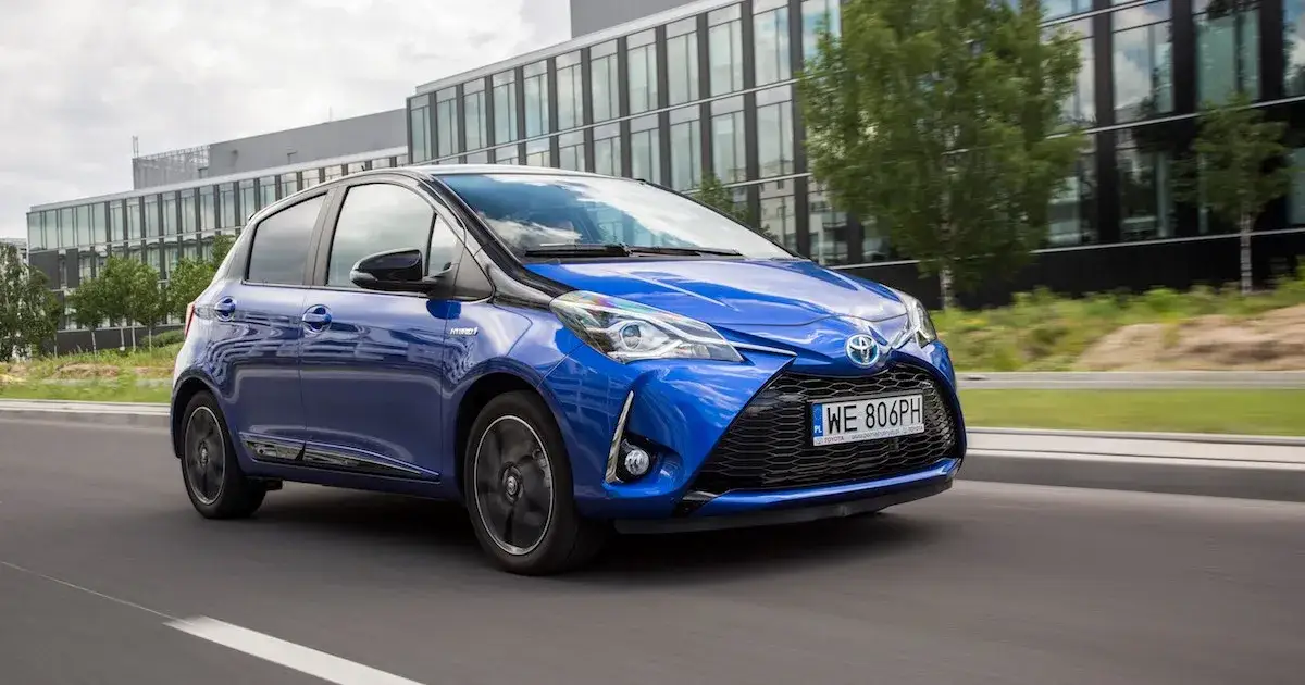 Toyota Yaris Hybrid czy warto? Odkryj ukryte koszty i zalety