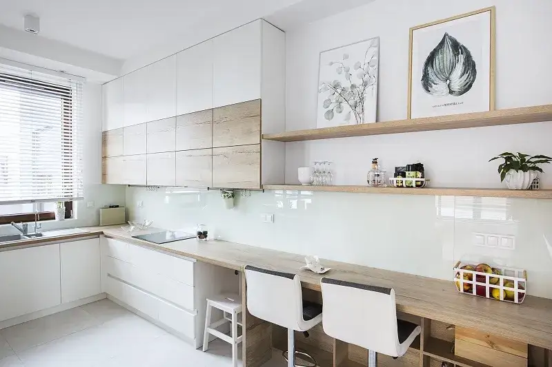 Co na półki w kuchni - jak zorganizować przestrzeń i przechowywanie