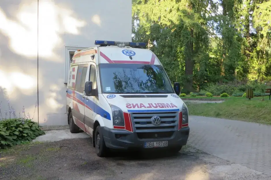 Ile zarabia lekarz pogotowia? Sprawdź, czy to się opłaca!