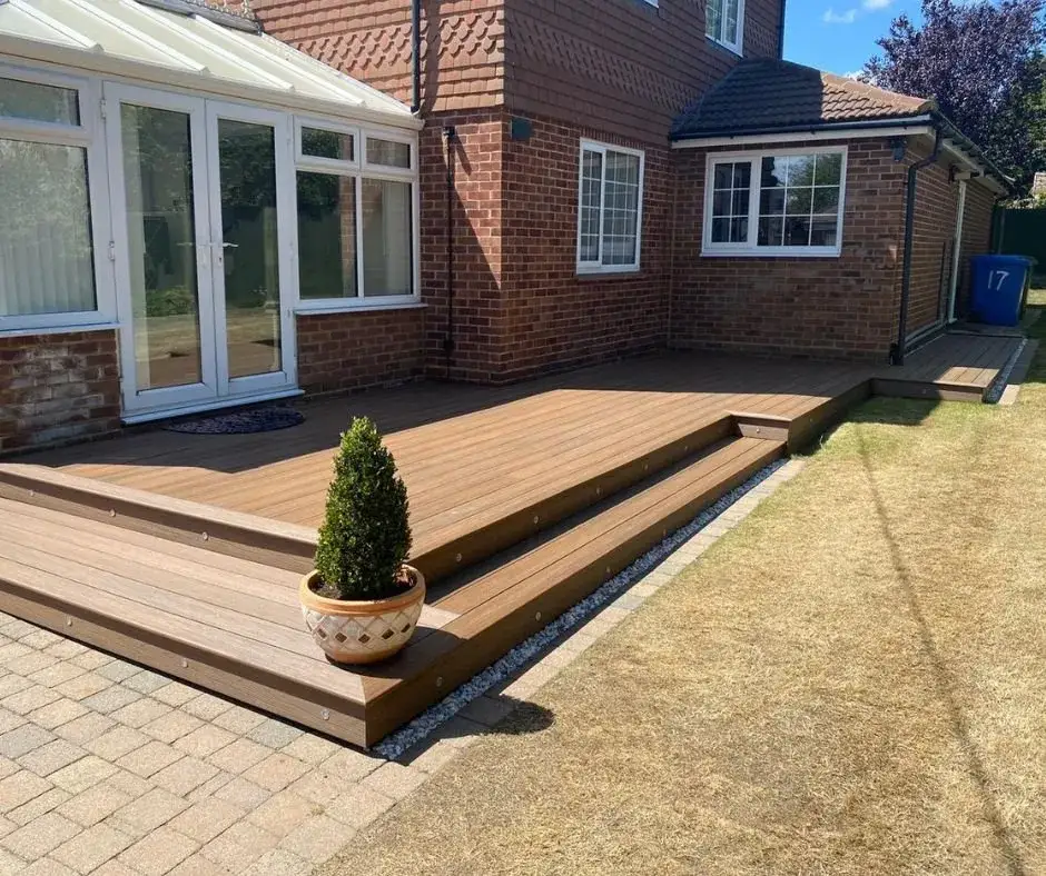 Taras czy altana – co wybrać do ogrodu? Porównanie zalet i wad