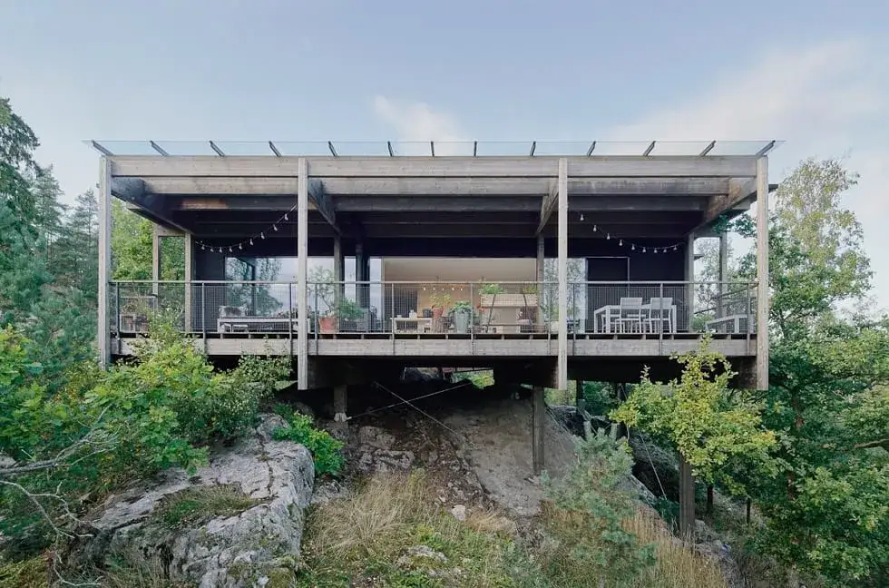 Dom na słupach betonowych: zalety i wyzwania tej konstrukcji