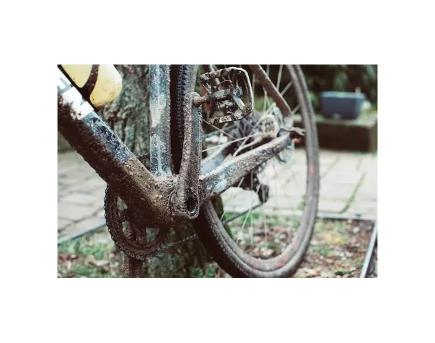 Jak wyczyścić klocki hamulcowe w rowerze, by uniknąć kosztownych napraw