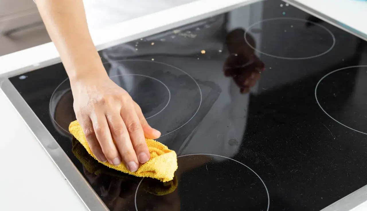 Jak skutecznie i bezpiecznie czyscić kuchnię indukcyjną?