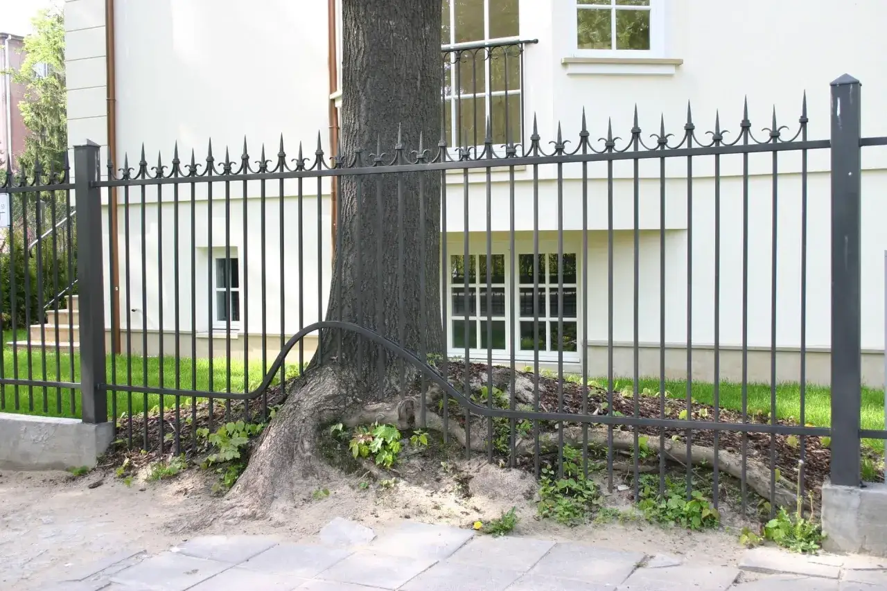 Najtańsze ogrodzenie – porównanie kosztów i najlepsze opcje dla Ciebie