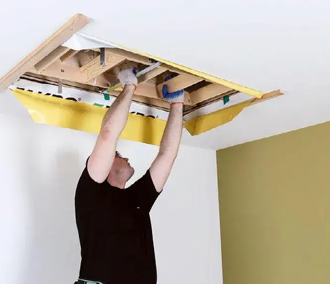 Jak krok po kroku zainstalować właz na strych? Kompletny poradnik montażu i wykończenia.