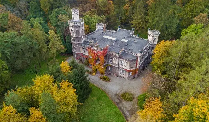 Pałac w Bulowicach: historia, architektura i tajemnice, które zaskakują