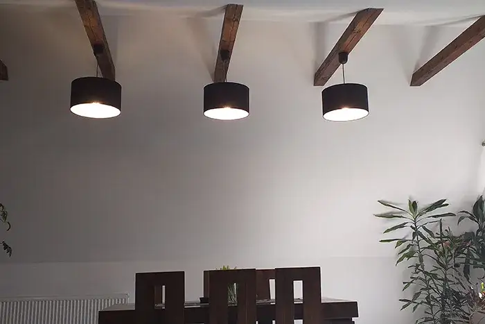 Najlepsze Lampy na Strych - Jak Oświetlić Skośny Dach i Zwiększyć Przestrzeń