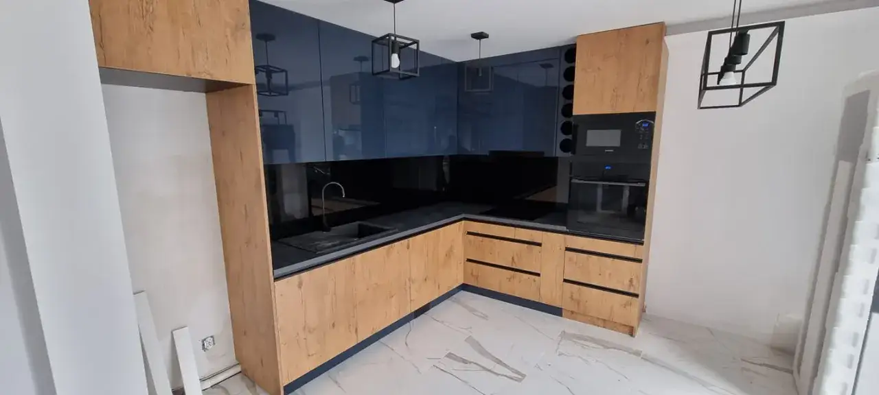 Jak dobrać kolor podłogi do mebli kuchennych, aby uniknąć błędów?