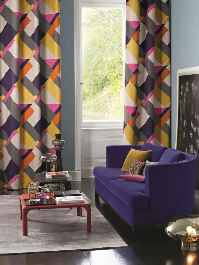 Nowoczesne zasłony do salonu – jak wybrać idealne do współczesnego wnętrza