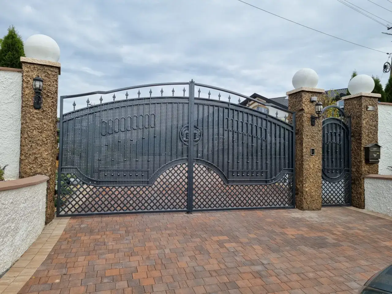 Jaki prześwit pod bramą? Uniknij kosztownych błędów w instalacji