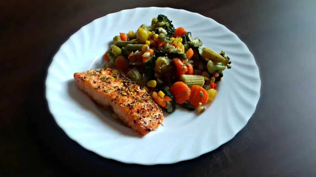 Jak przyrządzić łososia dietetycznie - zdrowe przepisy na każdy posiłek