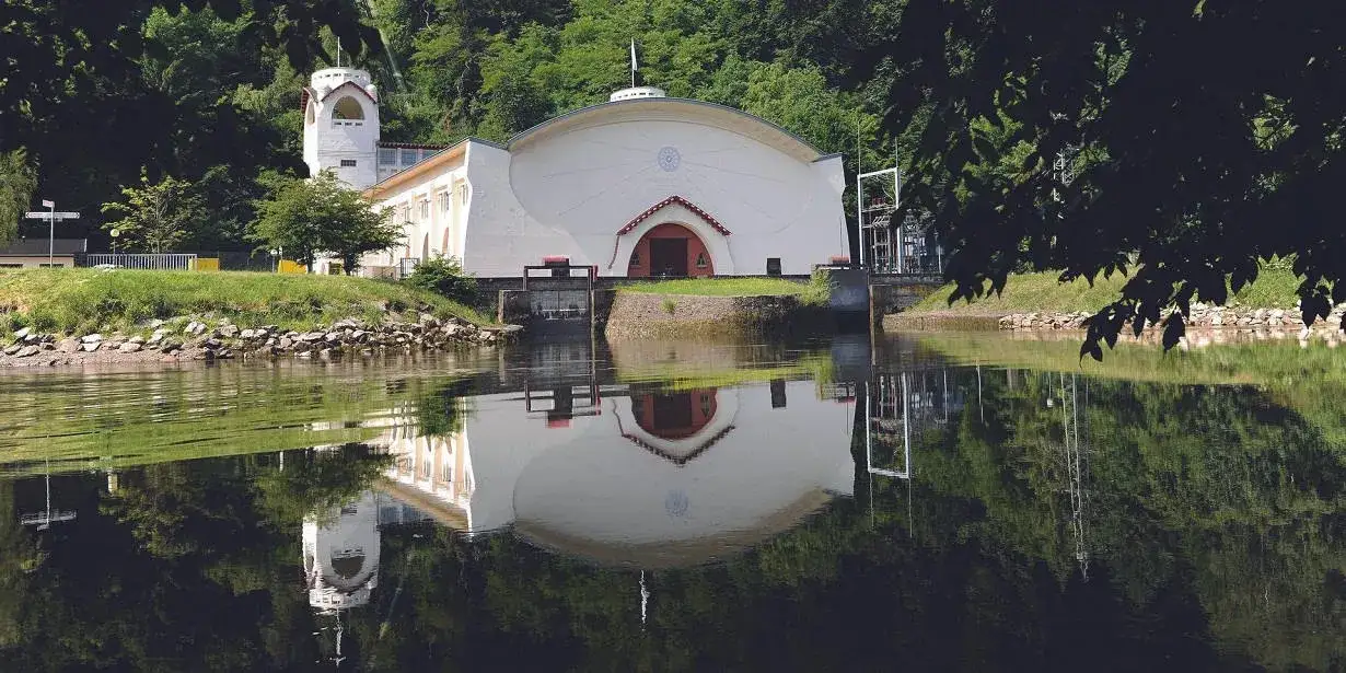 Zaskakujące ciekawostki o energii wodnej, które zmieniają świat