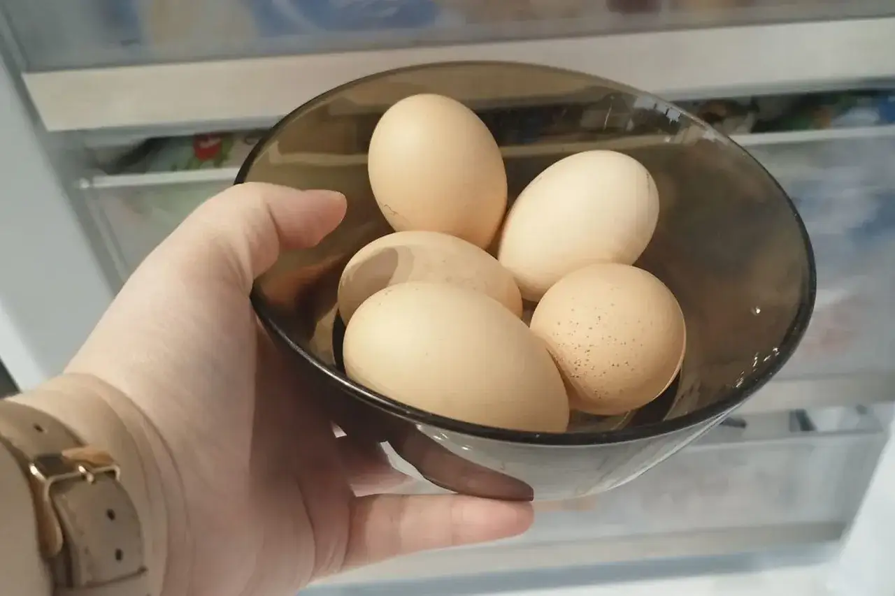 Czy jajka można mrozić? Poznaj bezpieczne sposoby przechowywania w zamrażarce