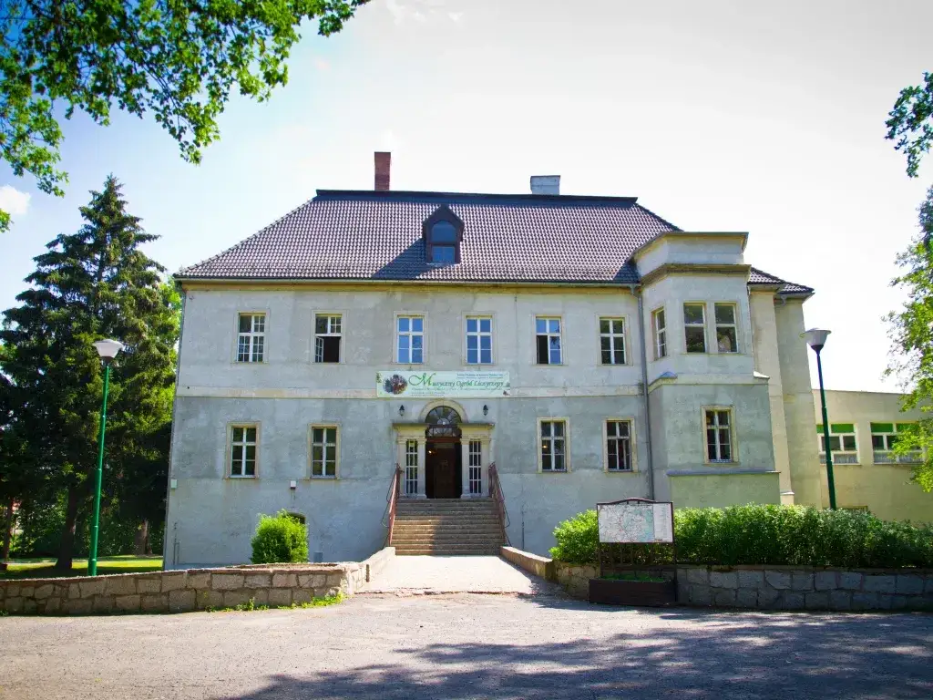 Pałac w Bukowcu: Historia, architektura i tajemnice tego miejsca