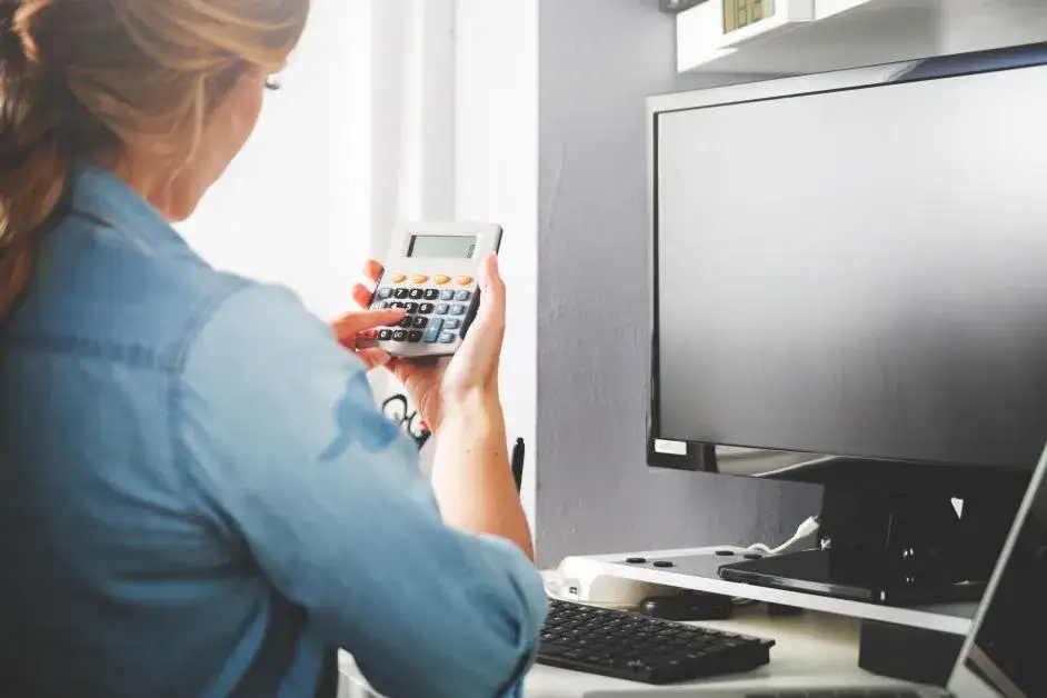 Jak obliczyć przychód pracownika i uniknąć błędów w kalkulacji