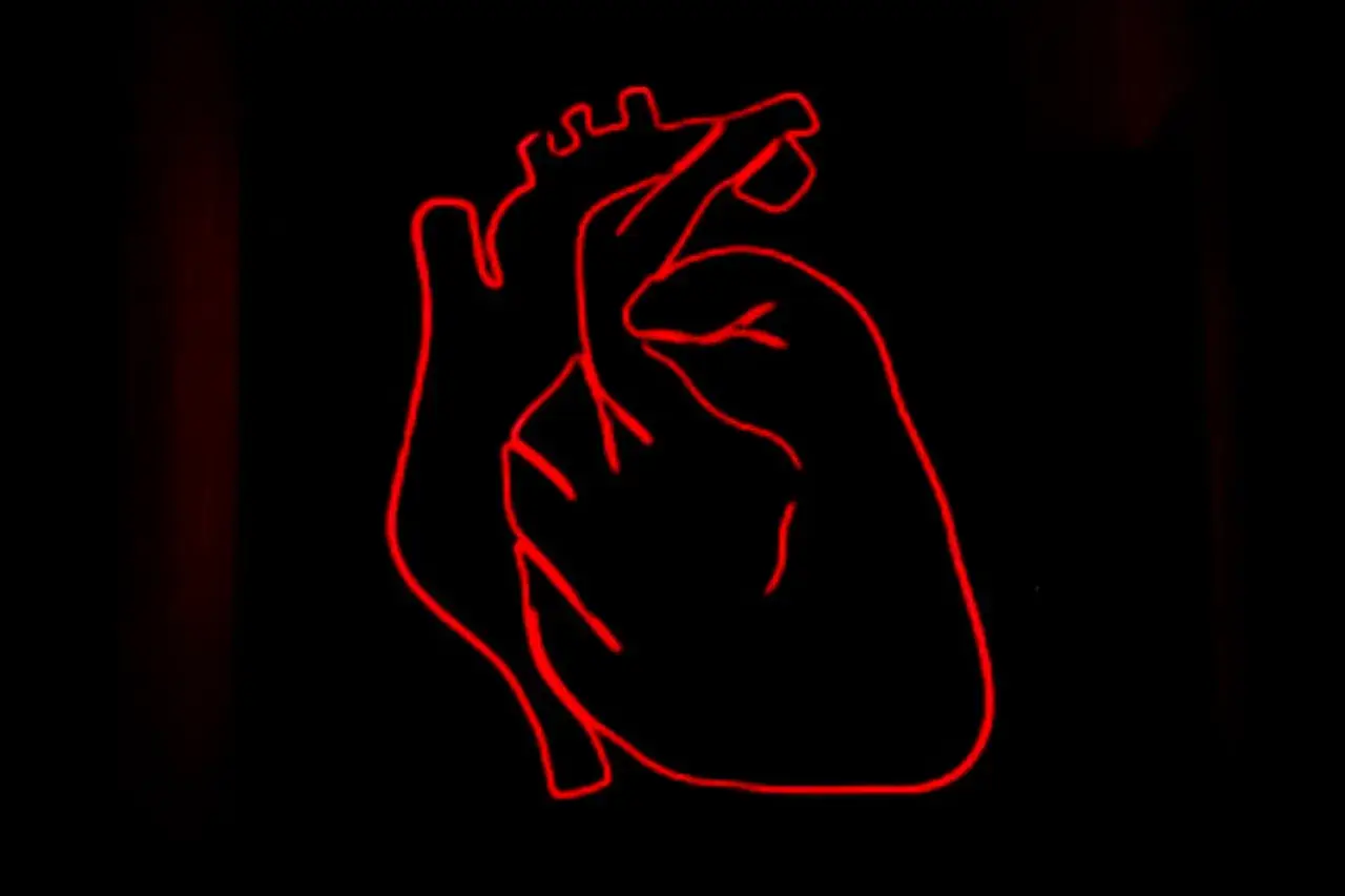 Czy czerwona nitka to grzech? Odkryj duchowe konsekwencje noszenia