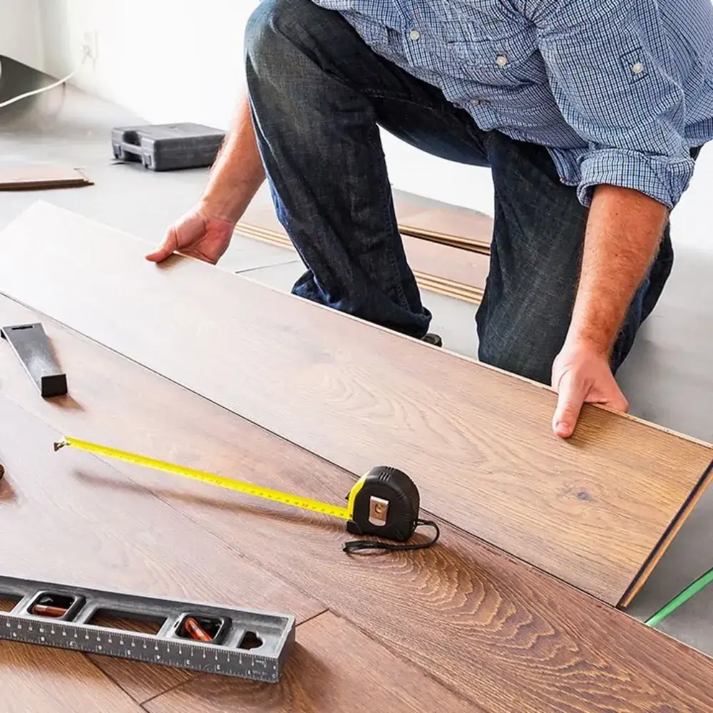 Co położyć na panele podłogowe: 5 najlepszych materiałów