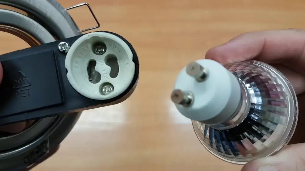 Jak bezpiecznie wymienić żarówkę halogenową w kuchni bez błędów i problemów